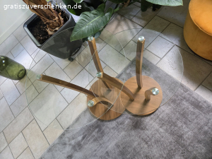 2 Beistelltische mit Glasplatte