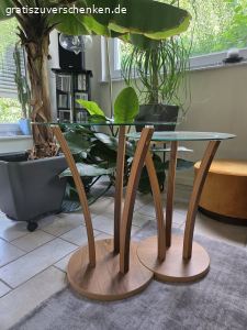 2 Beistelltische mit Glasplatte