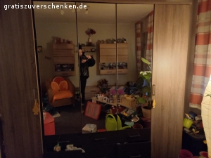 2 Elktroherde 1 mit Platteb 1. Mit Ceranfeld. Wohnzimmerschrank