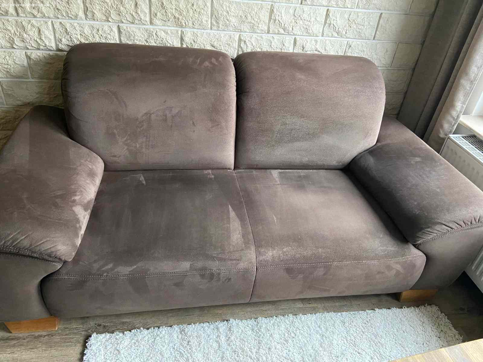 2er+3er Sofa. Kaum Gebrauchsspuren.
Farbe : braun
200/90/85  BTH
175/90/85 BTH