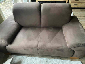 2er+3er Sofa. Kaum Gebrauchsspuren.
Farbe : braun
200/90/85  BTH
175/90/85 BTH