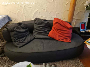 2 x Couch und 1 x Ottomane zu verschenken. 2 x Couch (wie Bild 1) und eine Ottomane (Bild 2), zusammen also 3 Möbelstücke, zu verschenken. Zustand: Sehr gut.
Ehemals von Who's Perfect. 
Abholung in 72666 Neckartailfingen