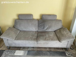 3er und 2er Couch zu verschenken. Gut erhaltende Couch, grau, Mikrofaser