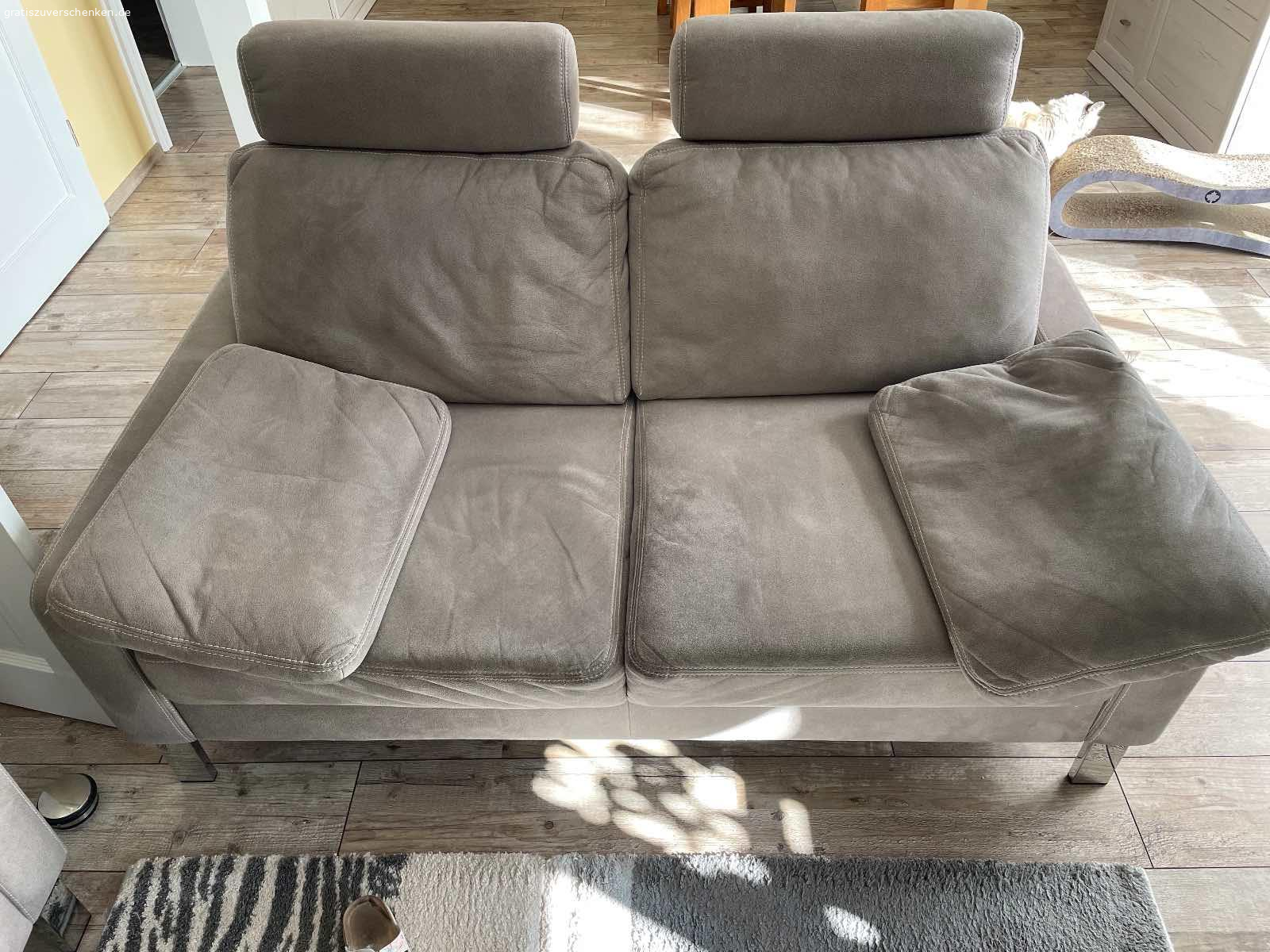 3er und 2er Couch zu verschenken. Gut erhaltende Couch, grau, Mikrofaser