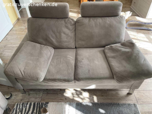 3er und 2er Couch zu verschenken. Gut erhaltende Couch, grau, Mikrofaser