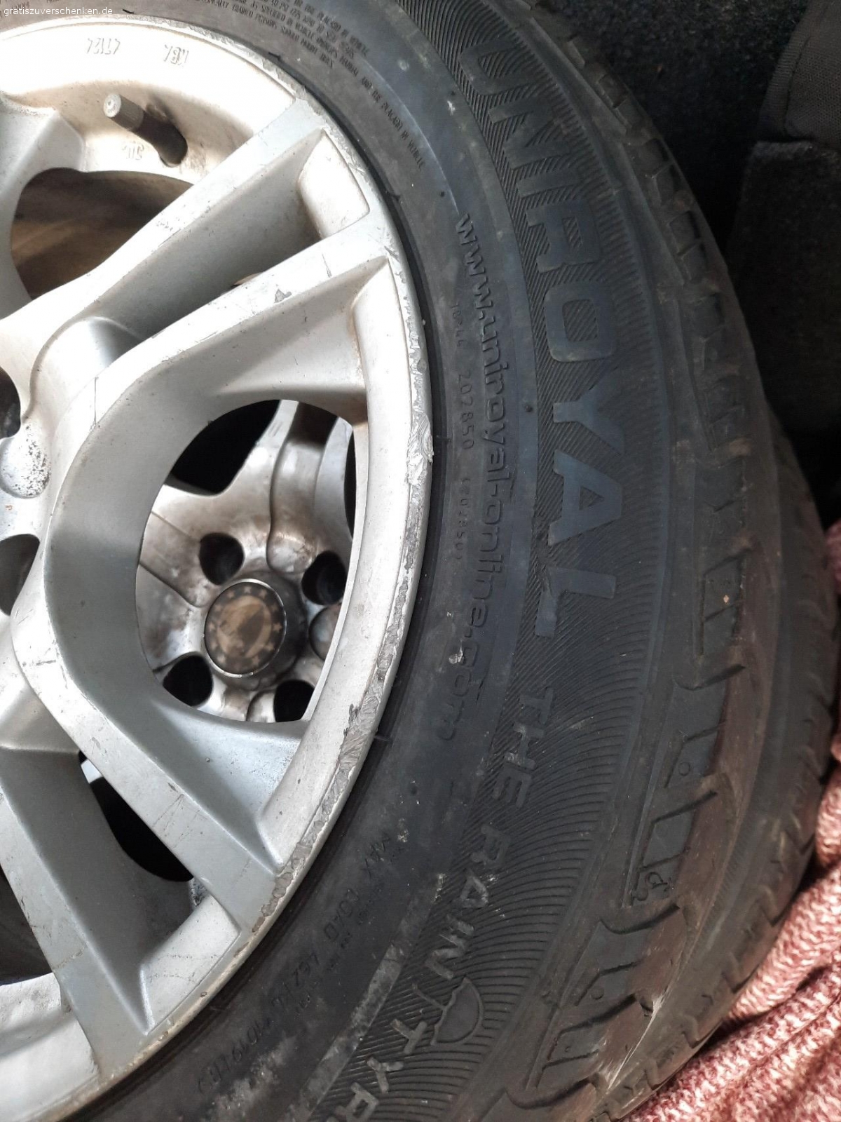 4 Reifen mit Felgen Marke Platin. Siehe Bilder. sommerreifen, normale größe, passend zb zu FOR FIESTA. In München kostenlos abzugeben. Kann die auch wo hinbringen