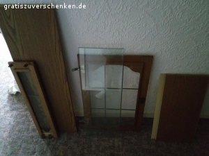 !ABSOFORT KOSTENLOS ZUM ABHOLEN!. 2 Möbel:

Eine große Wohnwand (1-4. Bild) aus Eichenholz im top Zustand, bereits paar teile demontiert (4. Bild).

Beides KOSTENLOS zum abholen, je früher desto besser. Die erste Zusage bekommt es