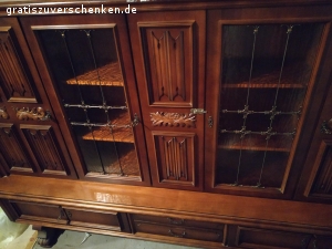 !ABSOFORT KOSTENLOS ZUM ABHOLEN!. Eine große Kommode, ebenfalls aus Eichenholz im sehr gutem Zustand mit wenigen Gebrauchsspuren. Voll funktionsfähig!

Beides KOSTENLOS zum abholen, je früher desto besser. Die erste Zusage bekommt es, schnell melden sonst vergriffen!