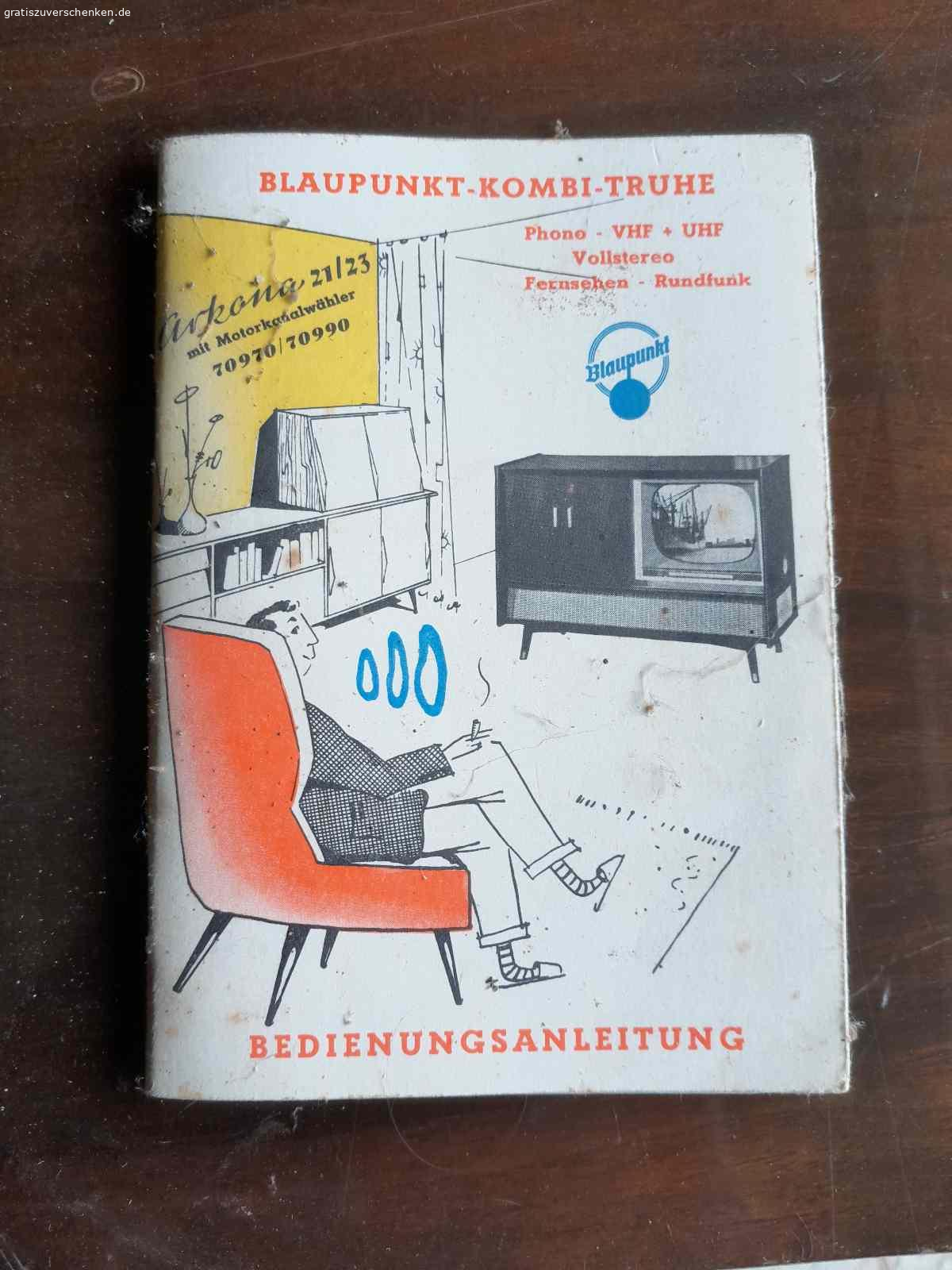 Alte Kombitruhe zu verschenken. Alte Kombitruhe ohne Fernseher gegen Abholung zu verschenken, funktion wurde nicht geprüft.