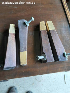 Alte Kombitruhe zu verschenken. Alte Kombitruhe ohne Fernseher gegen Abholung zu verschenken, funktion wurde nicht geprüft.