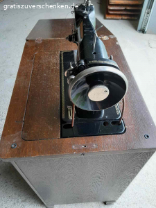 Alte Nähmaschine zu verschenken. Alte Singer Nähmaschine für Dekozwecke gegen Abholung zu verschenken