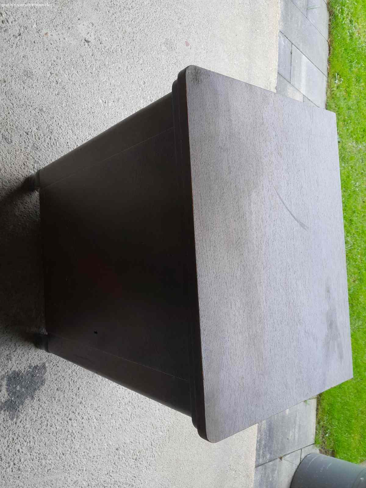 Alte Nähmaschine zu verschenken. Alte Singer Nähmaschine für Dekozwecke gegen Abholung zu verschenken