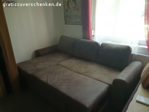 aufklapp Sofa braun verschenken. braunes Sofa, Ausklappbar zu verschenken
höhe: ca 100 cm
breite: ca. 250 cm
Tiefe: ca. 100 eingefahren, ca. 160 cm ausgefahren oder die lange seite

Sofa besteht aus drei abnehmbaren Teilen, + 3 Kissen.

Nur Selbstabholer und Ergeschoss ^^