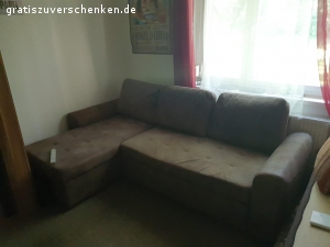 aufklapp Sofa braun verschenken. braunes Sofa, Ausklappbar zu verschenken
höhe: ca 100 cm
breite: ca. 250 cm
Tiefe: ca. 100 eingefahren, ca. 160 cm ausgefahren oder die lange seite

Sofa besteht aus drei abnehmbaren Teilen, + 3 Kissen.

Nur Selbstabholer und Ergeschoss ^^