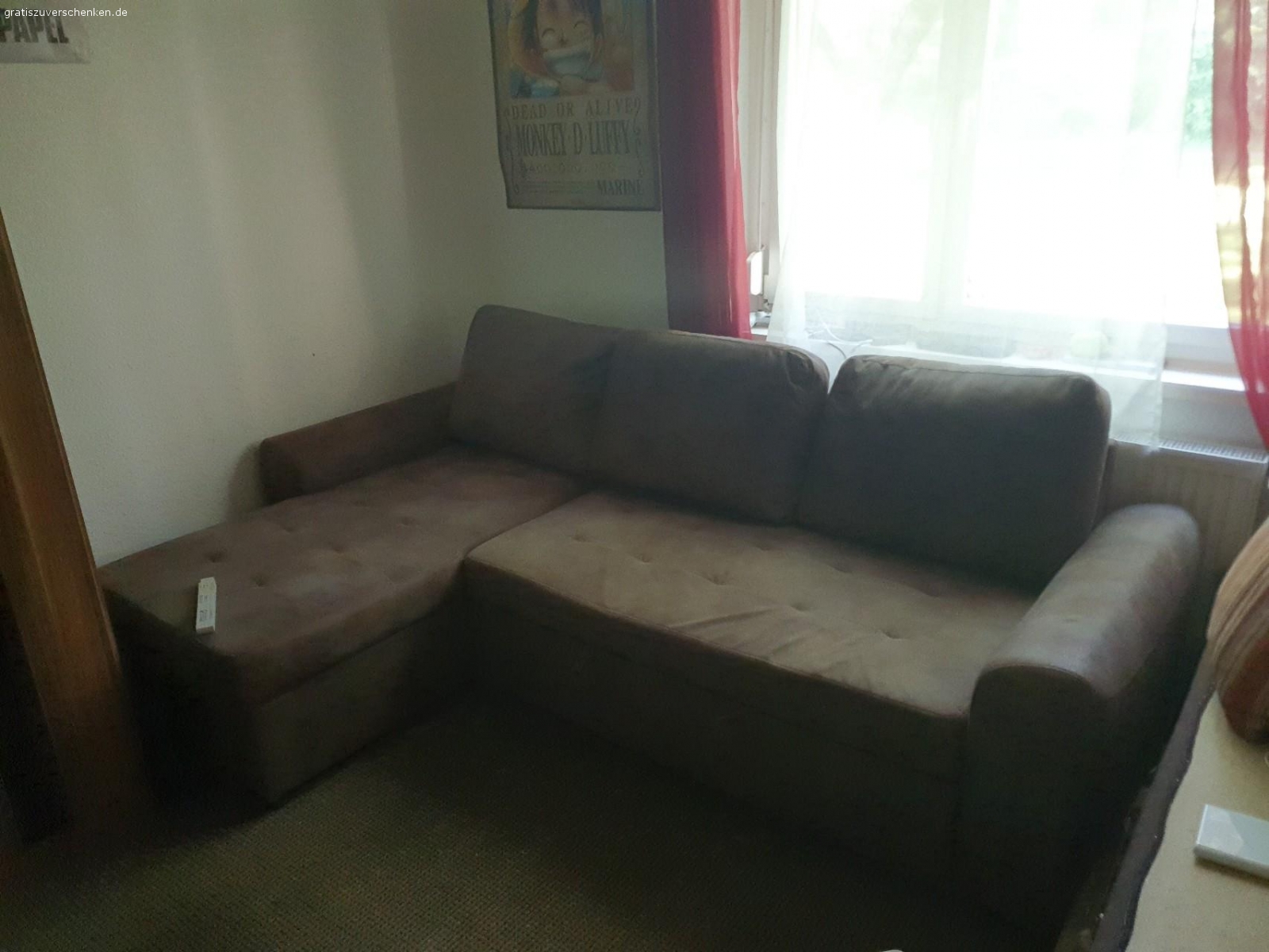 aufklapp Sofa braun verschenken. braunes Sofa, Ausklappbar zu verschenken
höhe: ca 100 cm
breite: ca. 250 cm
Tiefe: ca. 100 eingefahren, ca. 160 cm ausgefahren oder die lange seite

Sofa besteht aus drei abnehmbaren Teilen, + 3 Kissen.

Nur Selbstabholer und Ergeschoss ^^