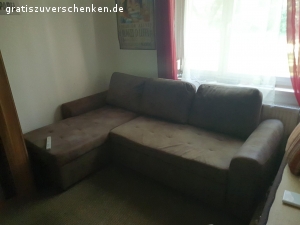 aufklapp Sofa braun verschenken. braunes Sofa, Ausklappbar zu verschenken
höhe: ca 100 cm
breite: ca. 250 cm
Tiefe: ca. 100 eingefahren, ca. 160 cm ausgefahren oder die lange seite

Sofa besteht aus drei abnehmbaren Teilen, + 3 Kissen.

Nur Selbstabholer und Ergeschoss ^^