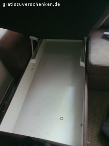 aufklapp Sofa braun verschenken. braunes Sofa, Ausklappbar zu verschenken
höhe: ca 100 cm
breite: ca. 250 cm
Tiefe: ca. 100 eingefahren, ca. 160 cm ausgefahren oder die lange seite

Sofa besteht aus drei abnehmbaren Teilen, + 3 Kissen.

Nur Selbstabholer und Ergeschoss ^^