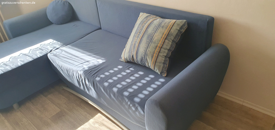 Ausziehbare Couch mit Bettkasten
