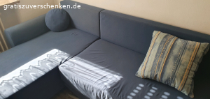 Ausziehbare Couch mit Bettkasten