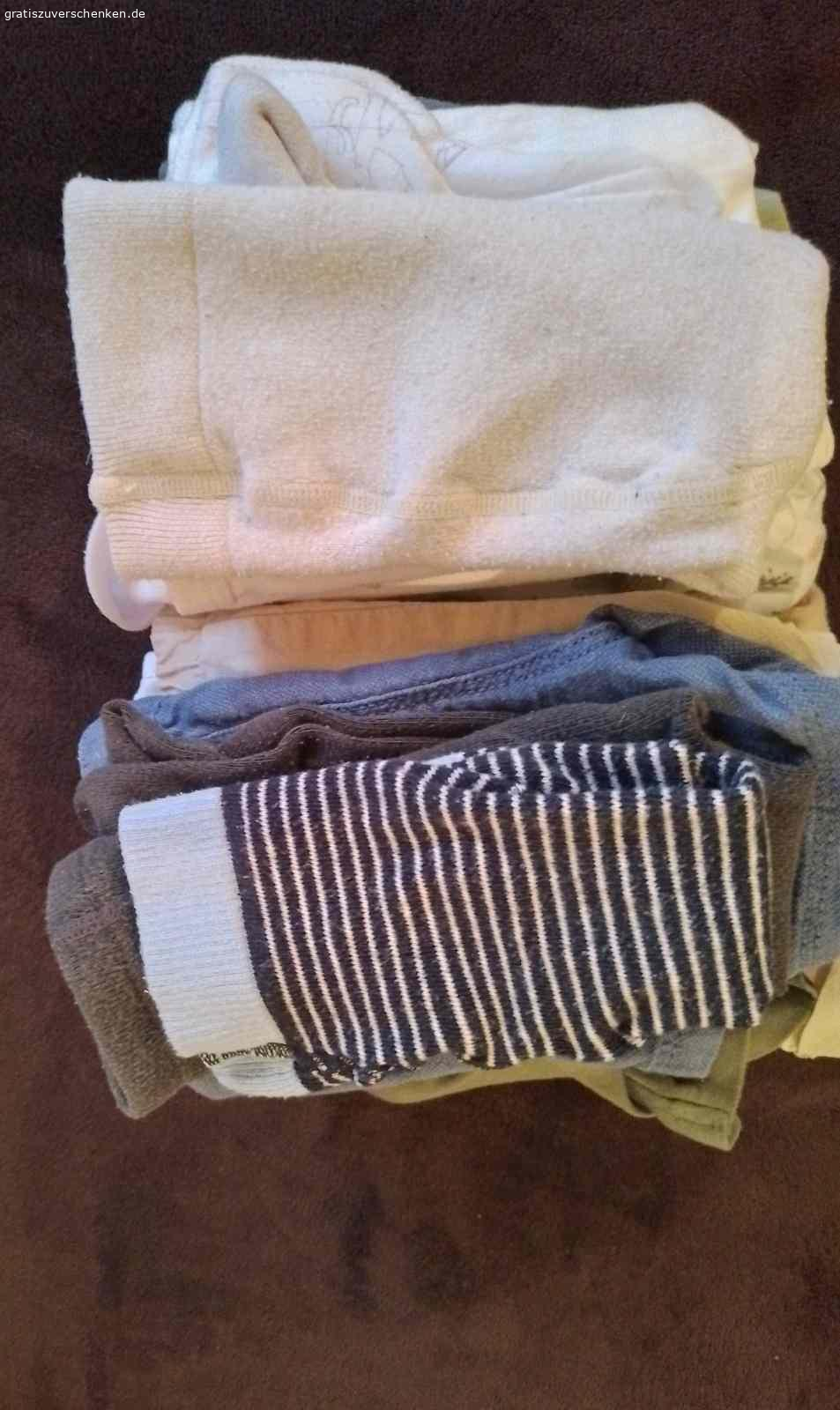 Baby wäsche gemischt.. Hallo ich verschenke Babay wäsche da es zu kleinist für mein Sohn es ist alles grösse 56 für ein junge. Es ist gut in Zustand aber leider allles zu klein schon. 
Wer intresse hat bitte melden geht nur Abholung .

MeineNummer: 0176 76 546850.