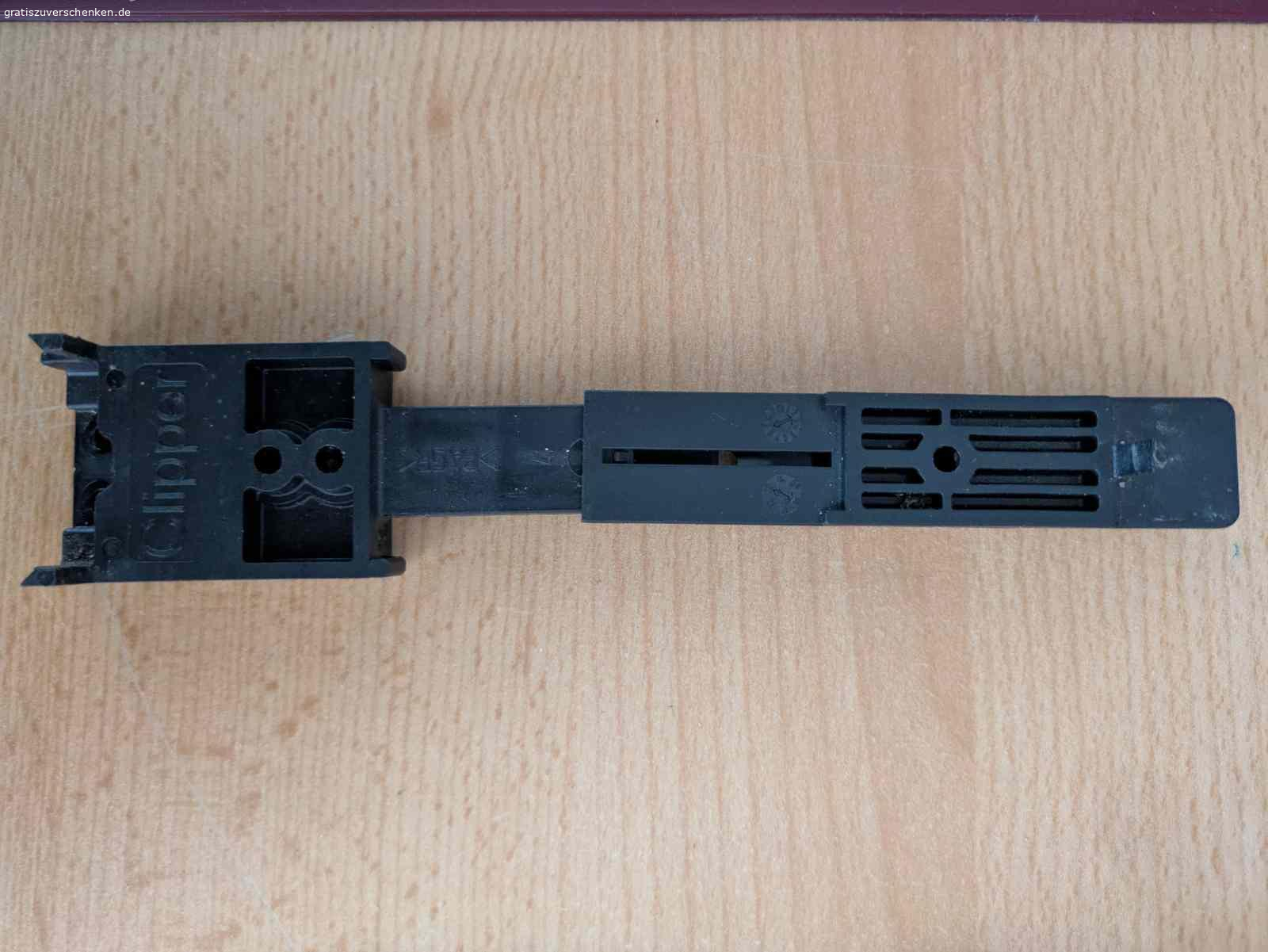 Befestigungsmaterial für Terrassendielen zu verschenken. Befestigungsmaterial für Terrassendielen für 22-25cm Breite