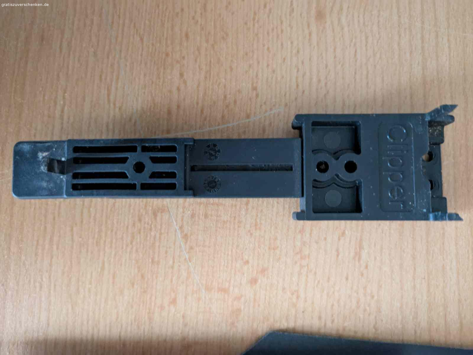 Befestigungsmaterial für Terrassendielen zu verschenken. Befestigungsmaterial für Terrassendielen für 22-25cm Breite