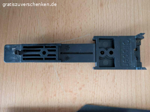 Befestigungsmaterial für Terrassendielen zu verschenken. Befestigungsmaterial für Terrassendielen für 22-25cm Breite