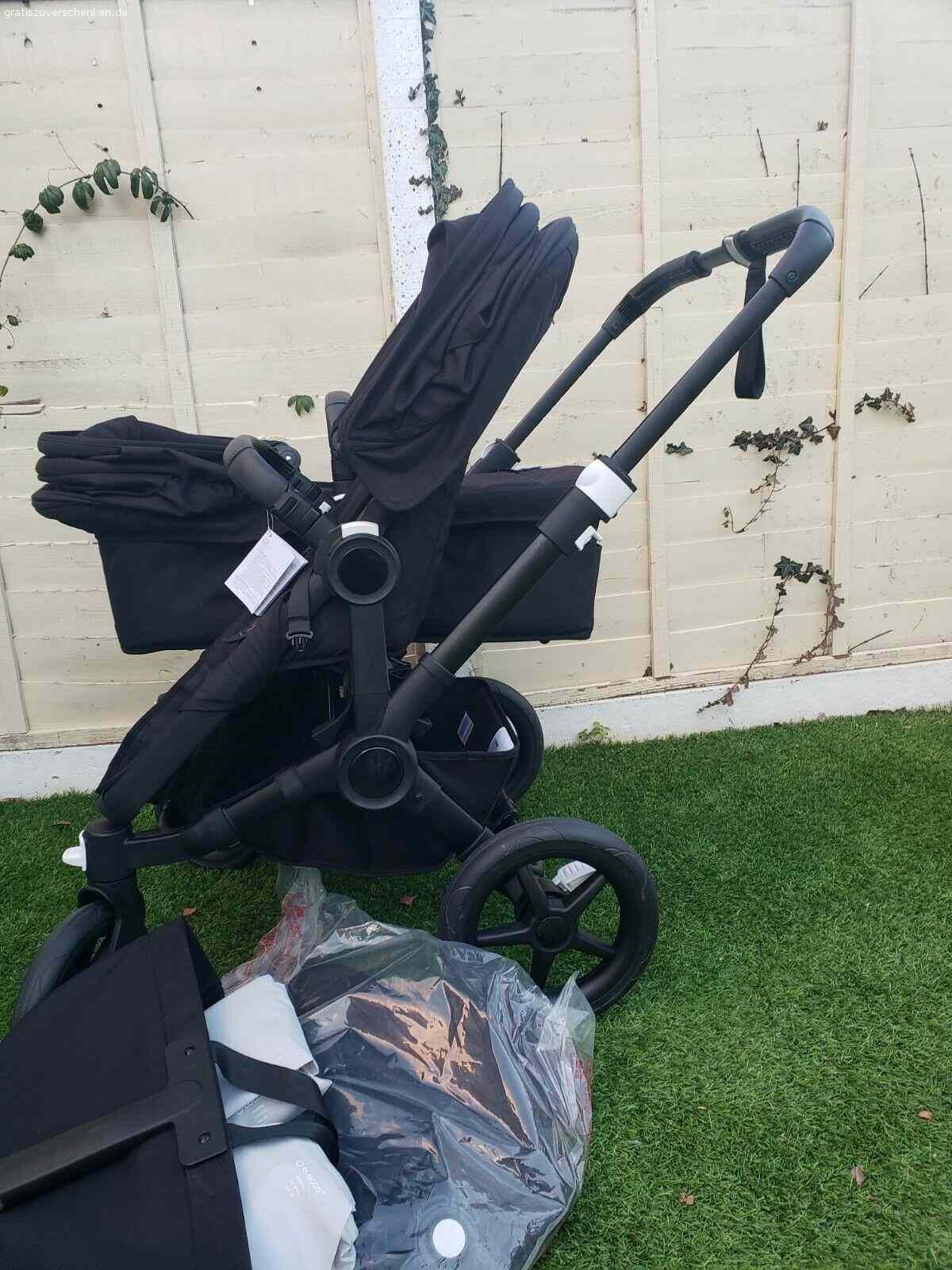 Bugaboo Donkey Twin Doppelkinderwagen mit allem Zubehör:. Bugaboo Donkey Twin Doppelkinderwagen mit allem Zubehör:

2x Sitze von Geburt bis 3 Jahre - horizontal liegend
2x Babytragetaschen für Neugeborene
2x Fußsäcke
2x Regenschutz
1x Korb unter Kinderwagen
1x Korb seitlich (Breitenreduzierung des Kinderwagens)