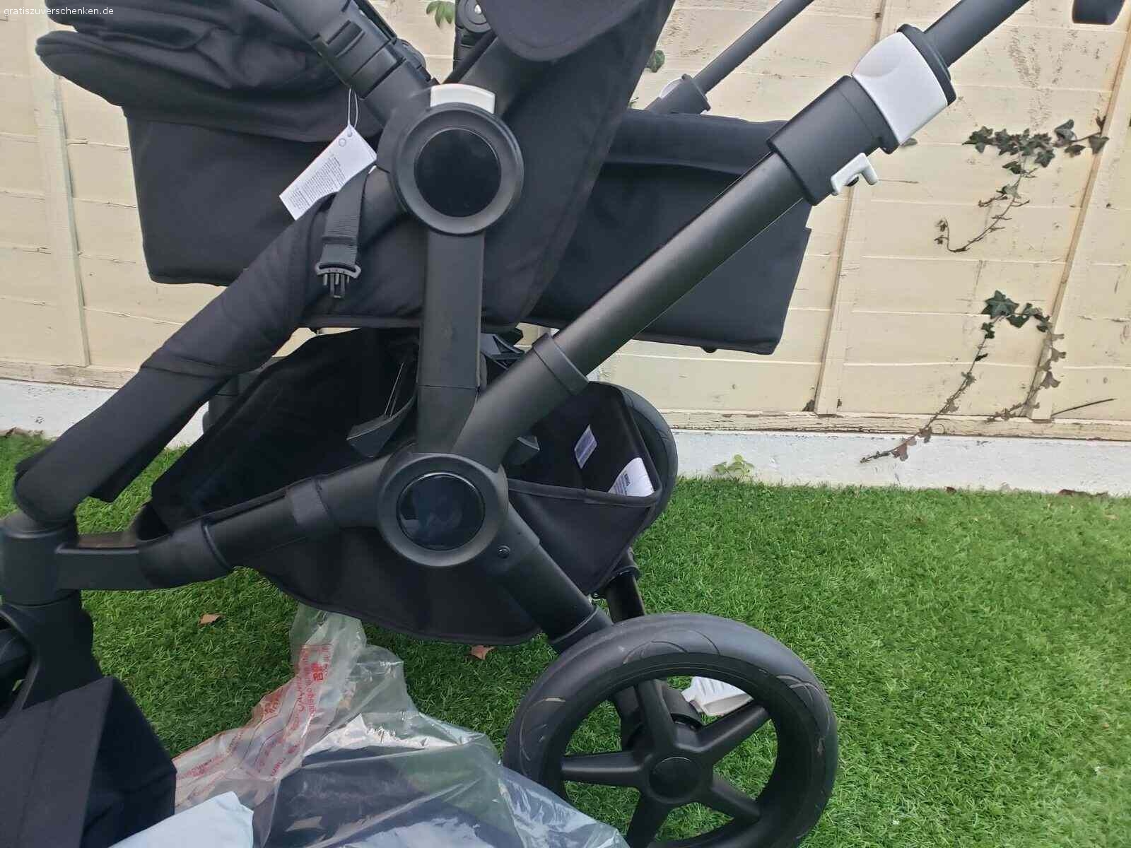 Bugaboo Donkey Twin Doppelkinderwagen mit allem Zubehör:. Bugaboo Donkey Twin Doppelkinderwagen mit allem Zubehör:

2x Sitze von Geburt bis 3 Jahre - horizontal liegend
2x Babytragetaschen für Neugeborene
2x Fußsäcke
2x Regenschutz
1x Korb unter Kinderwagen
1x Korb seitlich (Breitenreduzierung des Kinderwagens)