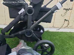 Bugaboo Donkey Twin Doppelkinderwagen mit allem Zubehör:. Bugaboo Donkey Twin Doppelkinderwagen mit allem Zubehör:

2x Sitze von Geburt bis 3 Jahre - horizontal liegend
2x Babytragetaschen für Neugeborene
2x Fußsäcke
2x Regenschutz
1x Korb unter Kinderwagen
1x Korb seitlich (Breitenreduzierung des Kinderwagens)