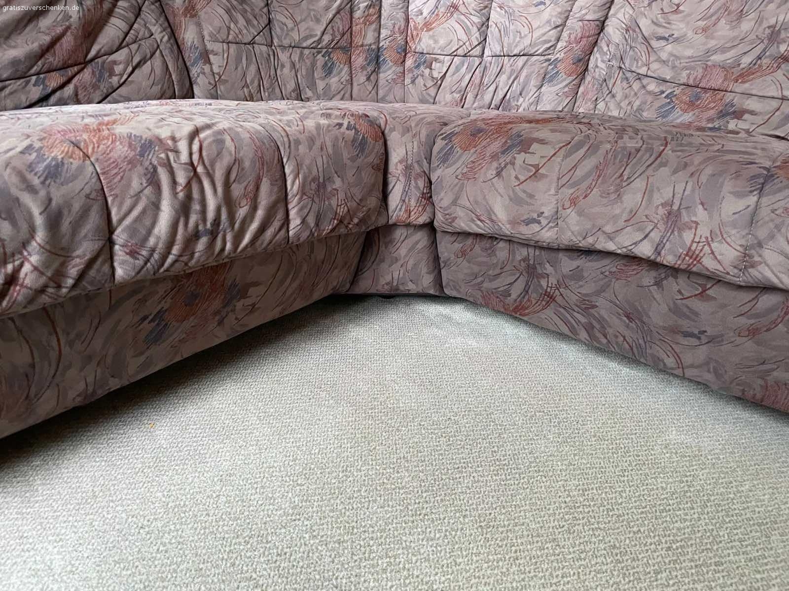 Couchgarnitur /  Sofa zu verschenken. sehr gut gepflegtes
und wenig benutzes Sofa
Nichtraucher und Tierfreier Haushalt

Privatverkauf - keine Garantie…