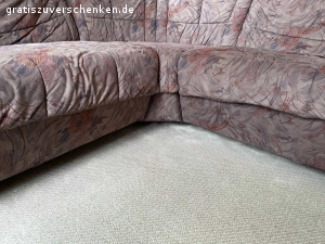 Couchgarnitur /  Sofa zu verschenken. sehr gut gepflegtes
und wenig benutzes Sofa
Nichtraucher und Tierfreier Haushalt

Privatverkauf - keine Garantie…