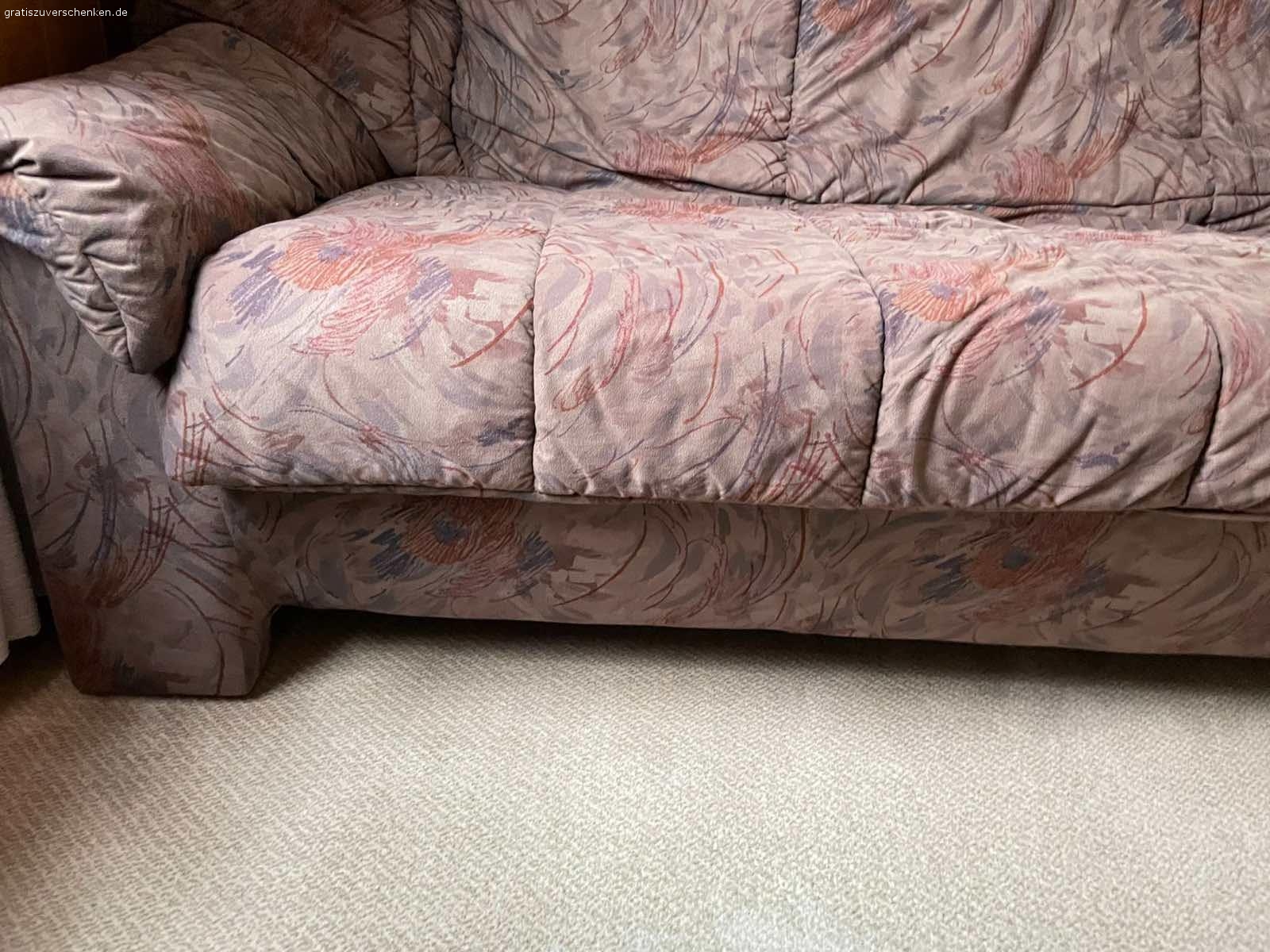 Couchgarnitur /  Sofa zu verschenken. sehr gut gepflegtes
und wenig benutzes Sofa
Nichtraucher und Tierfreier Haushalt

Privatverkauf - keine Garantie…