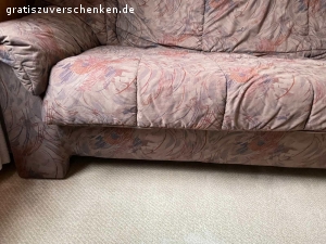 Couchgarnitur /  Sofa zu verschenken. sehr gut gepflegtes
und wenig benutzes Sofa
Nichtraucher und Tierfreier Haushalt

Privatverkauf - keine Garantie…