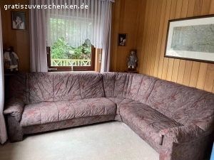 Couchgarnitur /  Sofa zu verschenken. sehr gut gepflegtes
und wenig benutzes Sofa
Nichtraucher und Tierfreier Haushalt

Privatverkauf - keine Garantie…