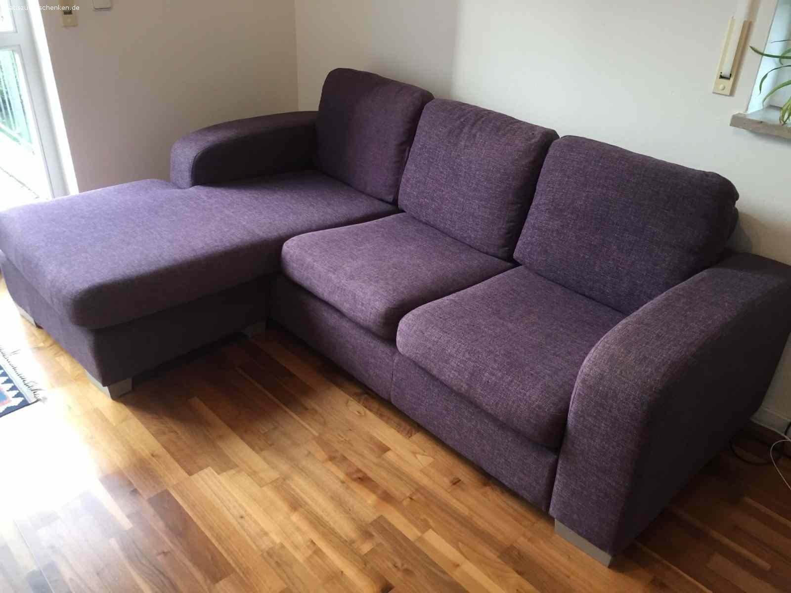 Ecksofa  zum Verschenken. Ich verschenke mein gebrauchtes, aber gepflegtes Ecksofa. Das Sofa kann 2-teilig zerlegt werden.
Maße L x T: ca 250cm x 150cm

Abholung in Untermenzing-München.

Ich sind ein Tier-& Rauchfreier Haushalt und das Ecksofa ist in guten Zustand .Keine Schlaffunktion.