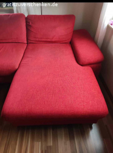 Ein Ecksofa in Lara Rot. das Sofa ist 316 x184
Metallfüße 
Und es hat eine Schlaffunktion 
Die Sitzfläche ist Kaltschaum