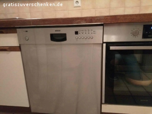 Einbauküche zu verschenken. Achtung Küche muss muss selbst abgebaut und heruntergetragen werden.

Einbauküche mit Arbeitsplatte in U Form. Mit Geschirrspüler und Backofen her ist der Heizstab defekt .ca 2,70 linke Seite

Ca 3,40 rechte Seite mit Spüle und ca 1.25 Arbeitsplatte dazwischen

Ohne Ceran Kochfeld, ohne Kühlschrank