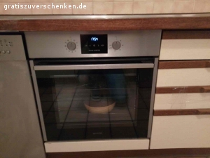 Einbauküche zu verschenken. Achtung Küche muss muss selbst abgebaut und heruntergetragen werden.

Einbauküche mit Arbeitsplatte in U Form. Mit Geschirrspüler und Backofen her ist der Heizstab defekt .ca 2,70 linke Seite

Ca 3,40 rechte Seite mit Spüle und ca 1.25 Arbeitsplatte dazwischen

Ohne Ceran Kochfeld, ohne Kühlschrank