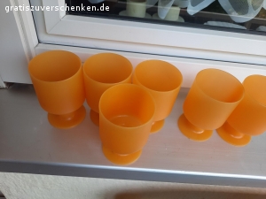 Eisbecher, Butter dose, usw. Eisbecher,  zitrone Presse,  Butter dose,  Tee Set,  Obst und Gemüse Schale eben zusammen 

gerne zur verschenken

Kein Versand möglich