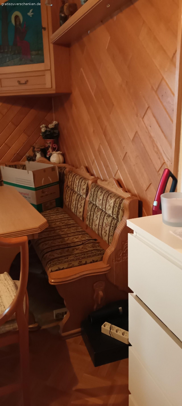 Essecke aus Eiche. Eine Eckbank und 3 Stühle sehr gut erhalten