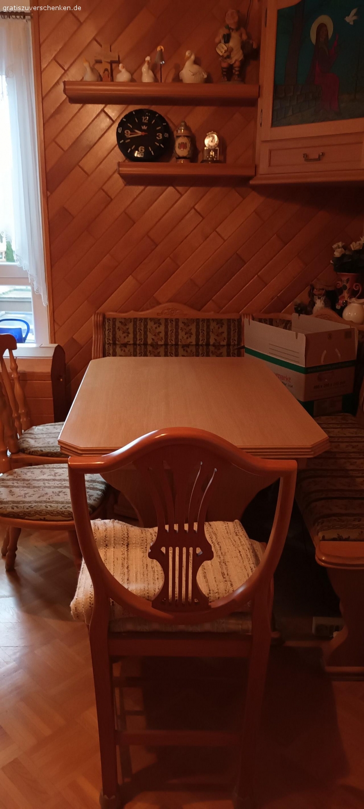 Essecke aus Eiche. Eine Eckbank und 3 Stühle sehr gut erhalten