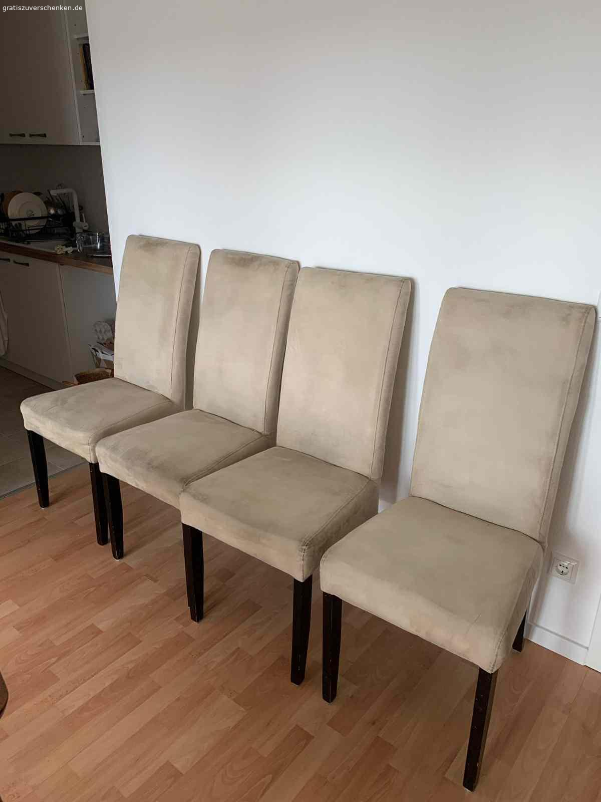 Esszimmerstühle zu verschenken! 6 Stk. 6 dining room chairs to give away
total height: 113 cm
width : 48 cm
Material: fabric (seat and back), wood (chairlegs)

Chairs have visible signs of use, NO persistent/disturbing stains
Chair legs are scratched here and there
All 6 chairs are fully functional and do not require repair

Stühle haben sichtbare Gebrauchsspuren, KEINE lästigen/störenden Flecken
Stuhlbeine sind hier und da verkratzt
Alle 6 Stühle sind voll funktionsfähig und bedürfen keiner Reperatur