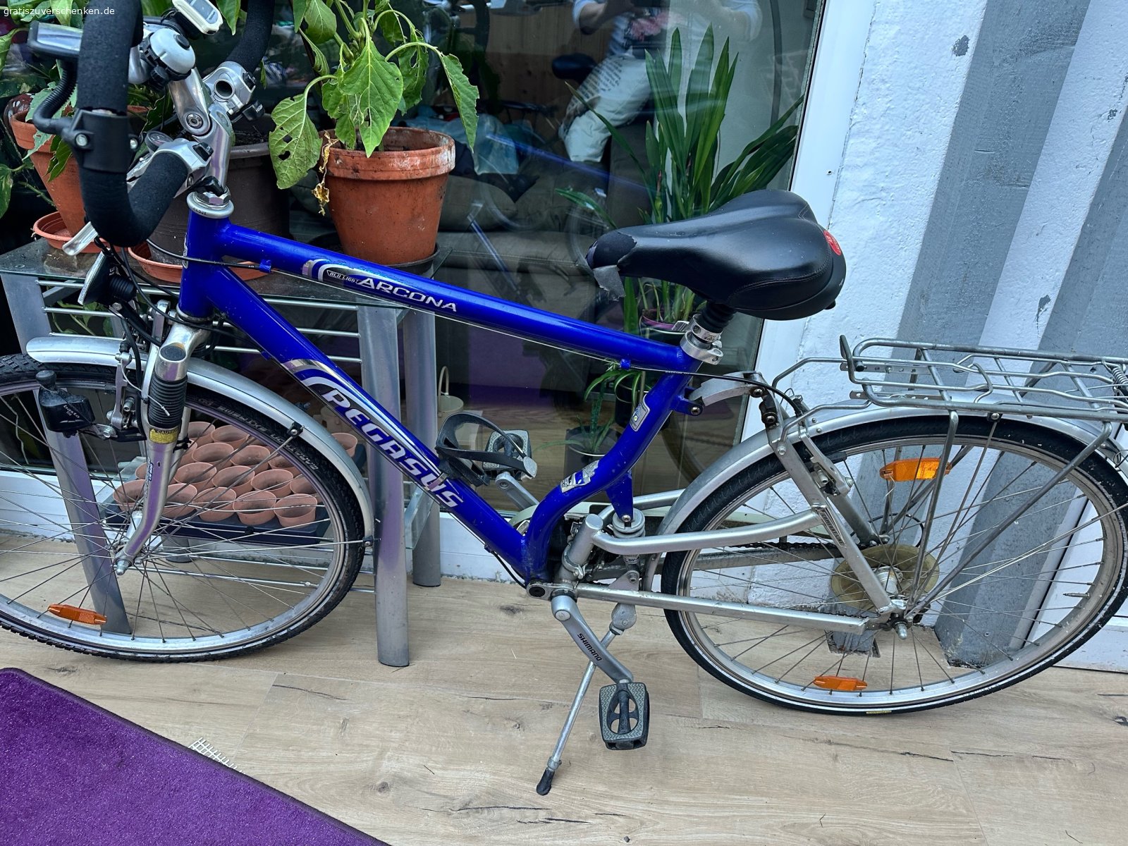 Fahrrad. Ich verschenke ein Fahrrad, es hat Gebrauchsspuren . Aber so ist es top