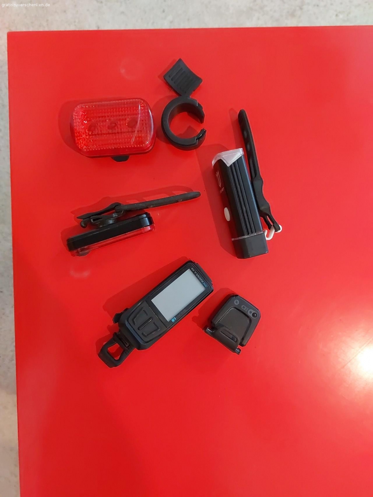 Fahrradlampe und Tacho. beides über USB aufladbar Kabel füge ich bei