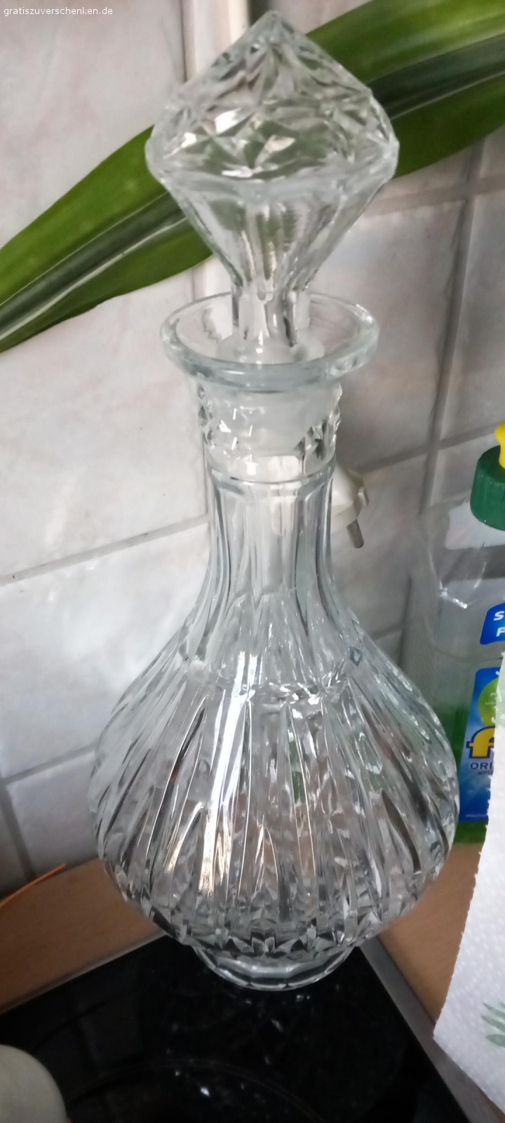 Geschirr,Vasen,Deko. Verschiedene Glas,Porzellan ,Artikel zu verschenken. ⚠️ ausser Vasen mit Drachen Handgemalt ⚠️ Peis nach Vereinbahrung am besten per Wats App anfragen