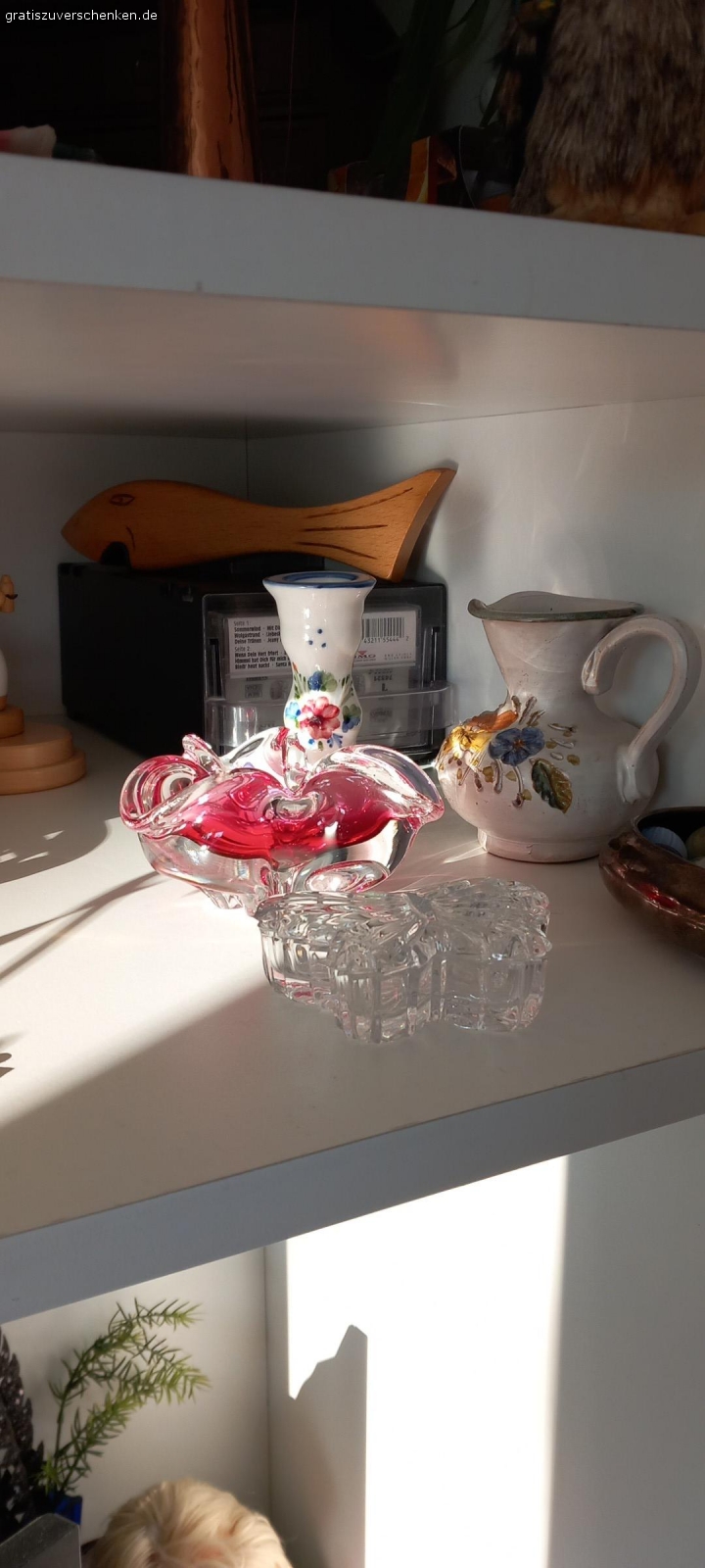 Geschirr,Vasen,Deko. Verschiedene Glas,Porzellan ,Artikel zu verschenken. ⚠️ ausser Vasen mit Drachen Handgemalt ⚠️ Peis nach Vereinbahrung am besten per Wats App anfragen