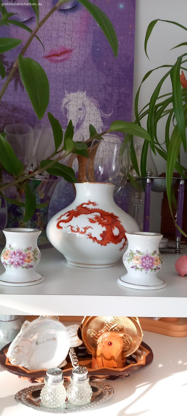 Geschirr,Vasen,Deko. Verschiedene Glas,Porzellan ,Artikel zu verschenken. ⚠️ ausser Vasen mit Drachen Handgemalt ⚠️ Peis nach Vereinbahrung am besten per Wats App anfragen