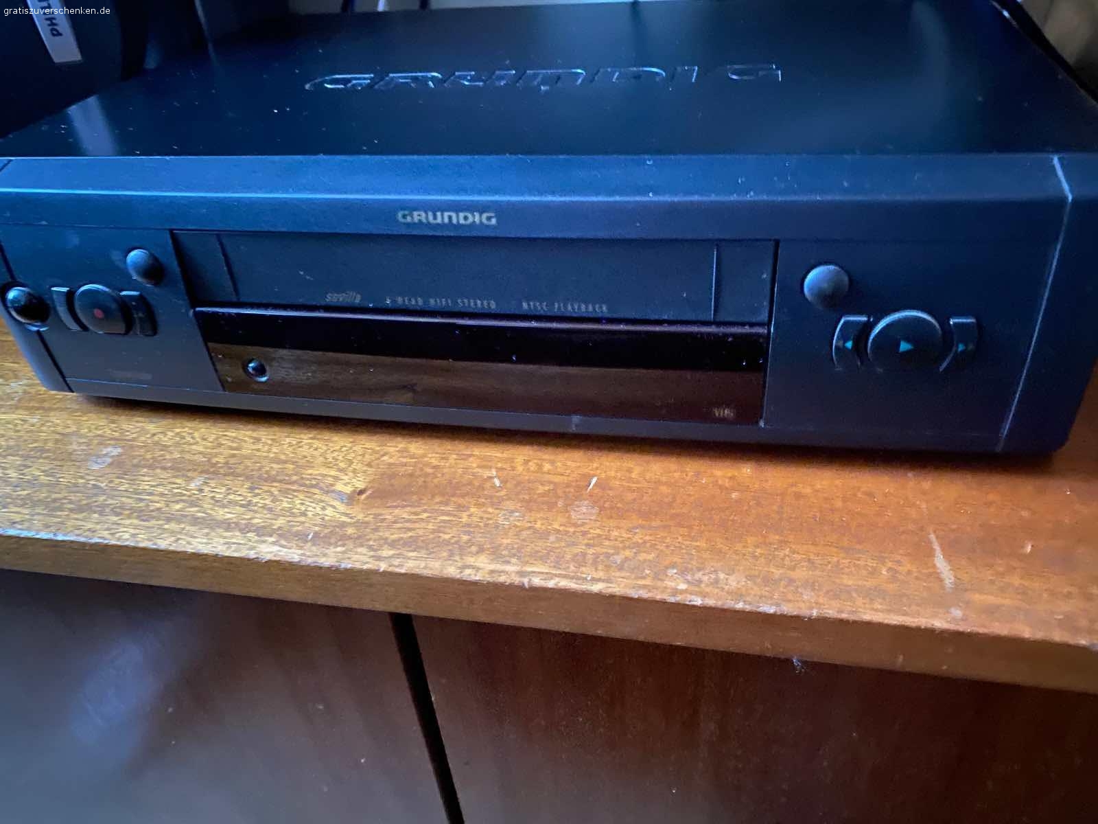 Grundig Videorekorder. Gut erhaltener Video Recorder von Grundig zu verschenken