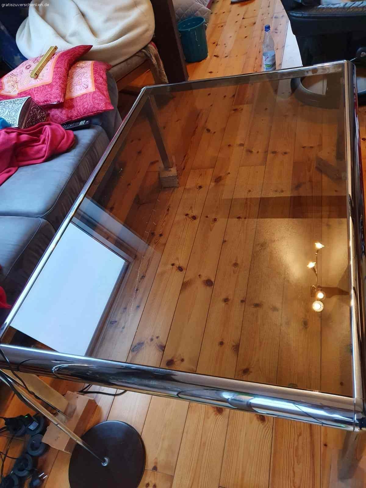 Ikea Bett und Glascouchtisch zu verschenken. Ikea-Klappbett 1,40 x 2,00 Meter zu verschenken incl. 2 Matratzen

Glascouchtisch 45 cm hoch, 90 cm breit und 1,35 m lang